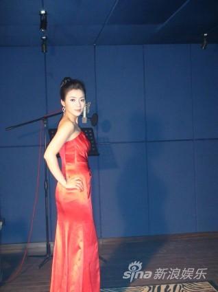 陈思思为南昌个唱赶拍串场视频短片(组图)_影音娱乐_新浪网