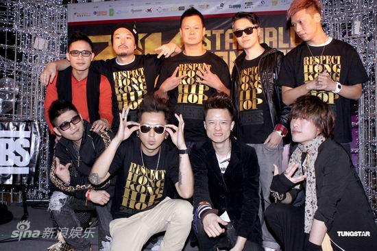 图文:24味与kolor办演唱会--24味与kolor合影