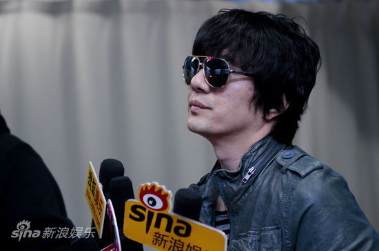 郑钧备战西安个唱爱妻助阵 将与谭维维合唱(图)