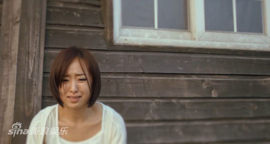 组图:SARA《配角》首唱落泪 MV画面唯美动人