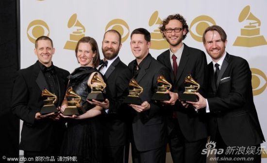 图文:第54届格莱美后台-最佳小乐队演奏奖获奖者