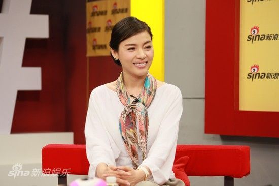 图文:陈思思聊香港个唱-倾听主持人提问