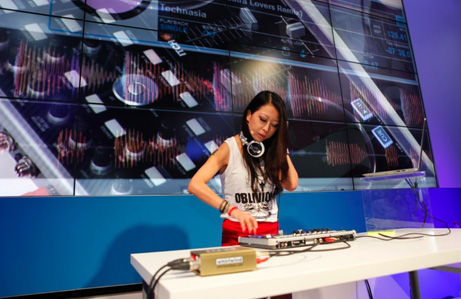 著名女dj bb deng