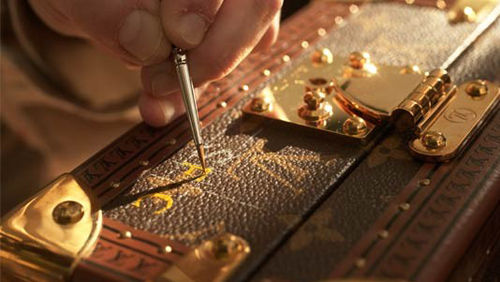 奢侈品也可能变地摊货 昂贵护理费是个无底洞|奢侈品|无底洞|护理费_新浪时尚_新浪网