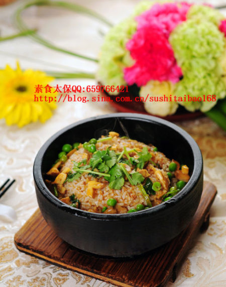石锅牛肝菌拌饭
