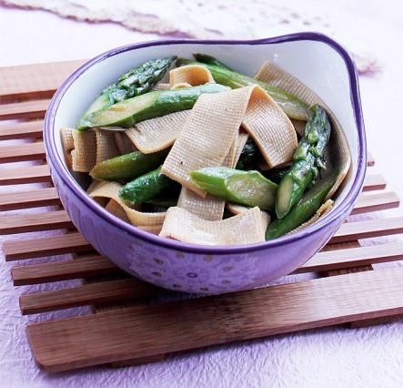 芦笋炒豆皮
