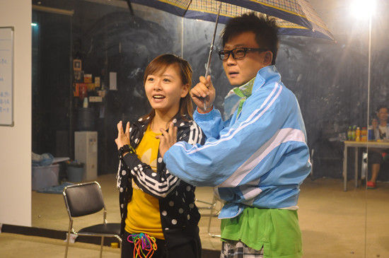 《玩大的》话剧版今日上演兰心大戏院