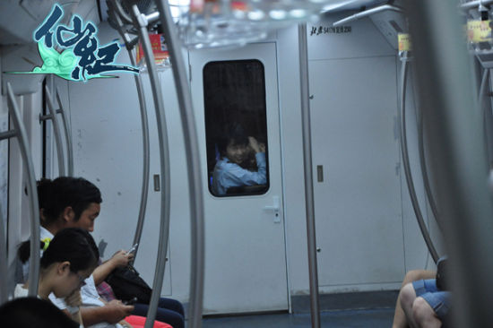 仙纪地铁寻宝大作战 外籍友人围观_网页游戏