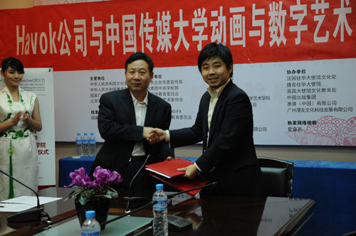 黄心渊院长与曹越经理签署战略合作协议 黄心渊院长与曹越经理签署战略合作协议