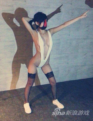 <em>台妹小希</em>自毁cos变态假面