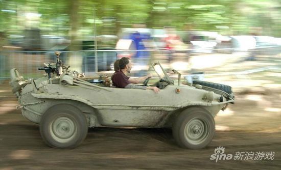 兜风约会开坦克 荷兰二战主题公园军备对外开