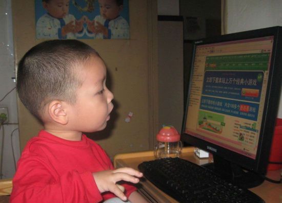 外媒称儿童沉迷电脑电视可能导致抑郁_单机游戏