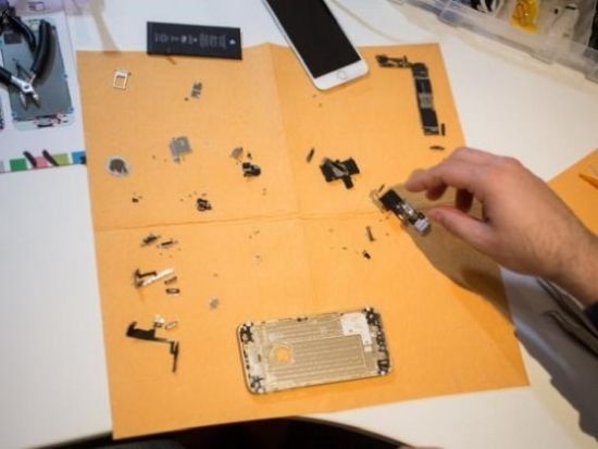 一部24K黄金版iPhone 6的诞生过程
