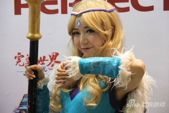 网博会现场：完美世界精美cos胸器来袭
