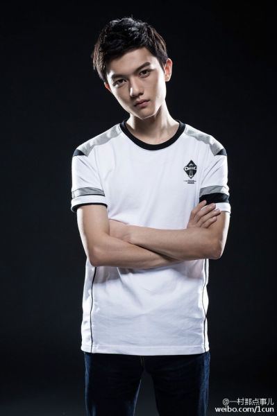 LPL夏季赛选手定妆照拍摄:颜值高得可怕(2)_英