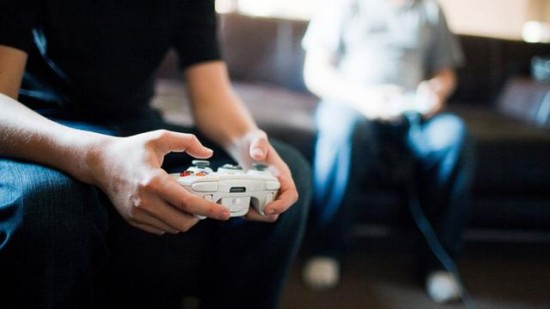 研究机构调查显示:美国人越来越爱玩游戏_电子