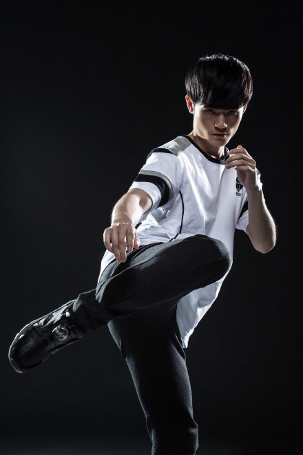 当电竞遇上时尚 各战队新赛季战袍点评