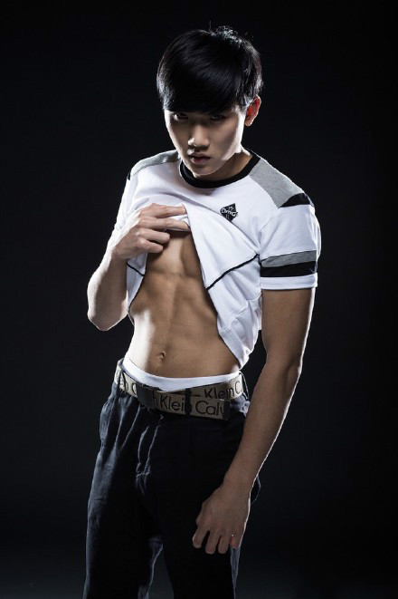 当电竞遇上时尚 各战队新赛季战袍点评