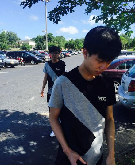 当电竞遇上时尚 各战队新赛季战袍点评