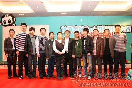 12岁flash游戏开发者Leo Liang(中间) 12岁flash游戏开发者Leo Liang(中间)