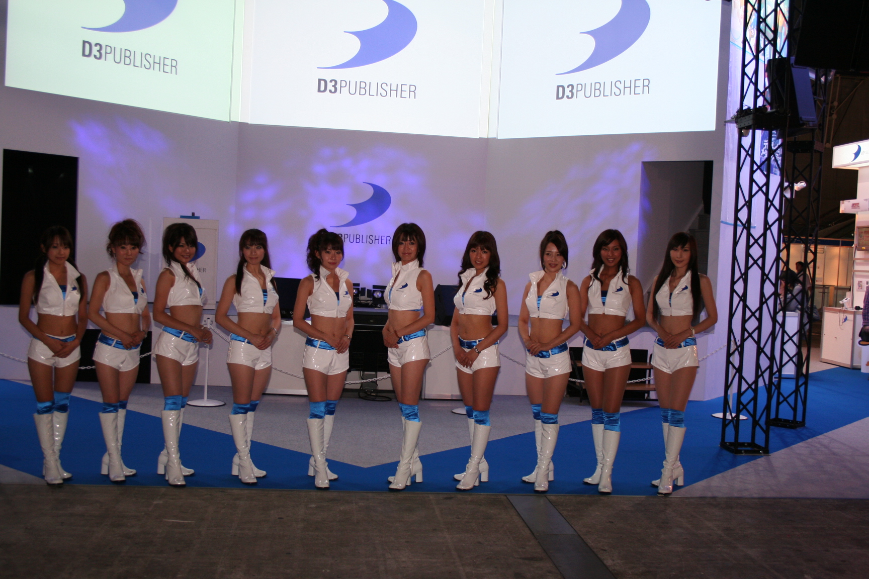 tgs 2008展会d3公司展台美女合影(1)