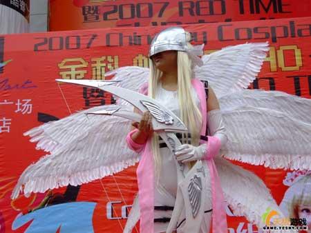 看外国MM如何Cosplay数码宝贝_网络游戏数码