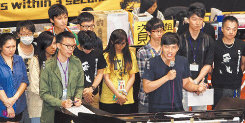 台湾反服贸“太阳花学运”决策小组成员召开记者发布会（图片来源：新华网）