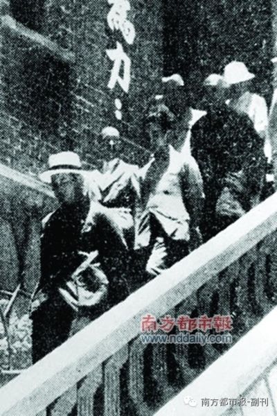 1937年7月，周恩來（左三）等赴廬山參加國共談判。?