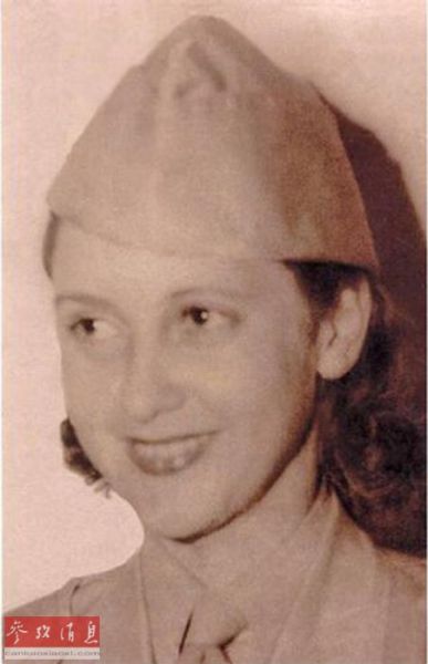 圖為來自中情局網站的貝蒂年輕時的軍裝照。