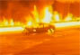 实拍美国油罐车被撞 高速公路成火海