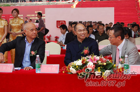 广佛新世界都市综合体隆重举行动工仪式(组图