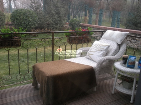 图为样板间中的阳台设计