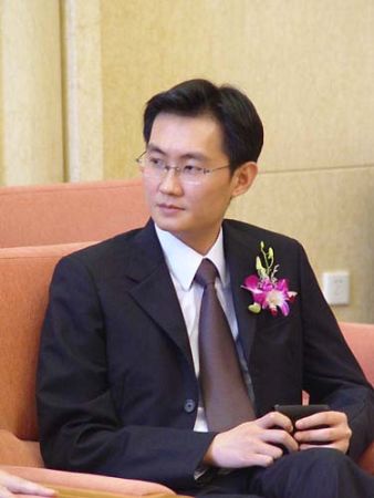 马化腾简历  1971年10月出生于广东潮阳    1984年随父母从海南迁至