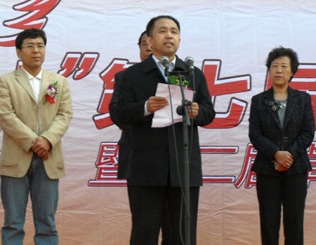 河北省民间组织管理局王国欣局长,卓达集团整体推广策划部总经理杨凤图片