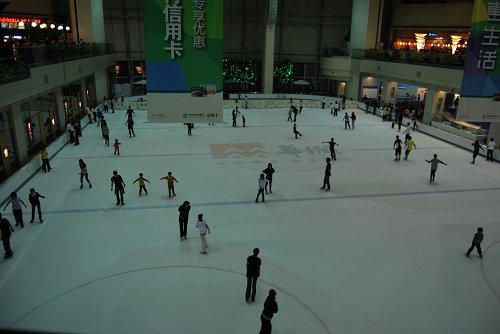 万象城里的溜冰场