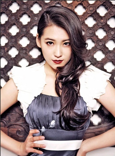 《<em>家有儿女</em>》小雪初长成 宁丹琳秀<em>性感</em>女人照