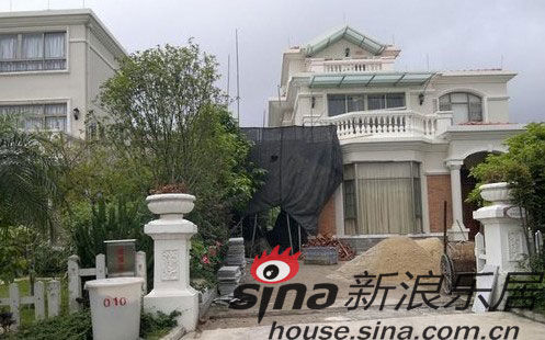 女公务员四次举报巡警副队长别墅违建无果遭拘