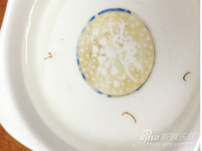 漳一小区自来水里流出蠕动小虫 住户疑水遭污