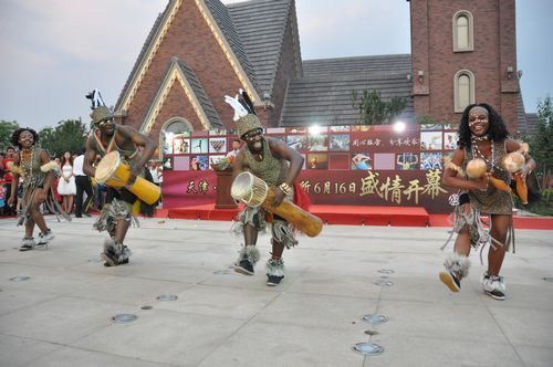 悦生活跃幸福 龙湾运动会所开业庆典(组图)_活