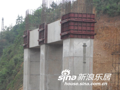 花果园野猫井至五里冲跨贵黄高速路段广场动工