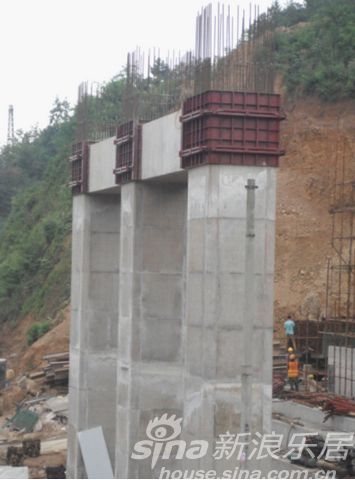 花果园野猫井至五里冲跨贵黄高速路段广场动工