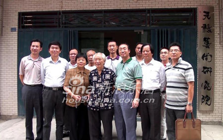 中国现代实力派书画家段贯之和黄石本土书画艺术大师合影 中国现代实力派书画家段贯之和黄石本土书画艺术大师合影