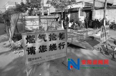 <em>安阳</em>:路面施工挖断小区管道致停水停气 现已维