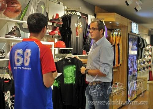 闽首家体育大卖场在榕开业 新华都首联手英特