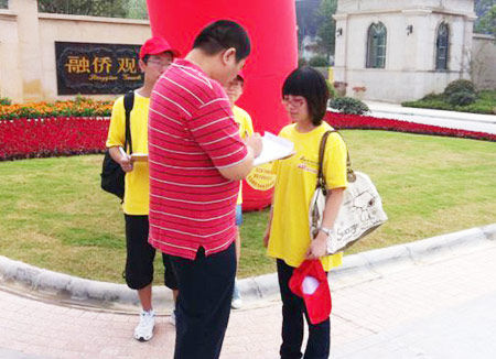 十万人置业梦想调查周末转战热点楼盘售楼现场