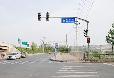 X形字路口红绿灯图片