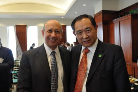 中国世界和平基金会主席李若弘与高盛集团董事长mr.lloyd blankfein