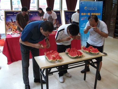 升龙汇金广场清凉一夏西瓜狂欢节欢乐举行_活