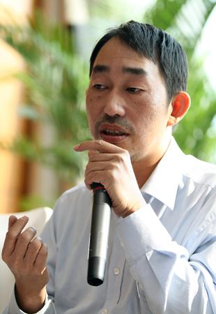 图为 新鸿嘉投资顾问有限公司总经理助理陈书忠先生