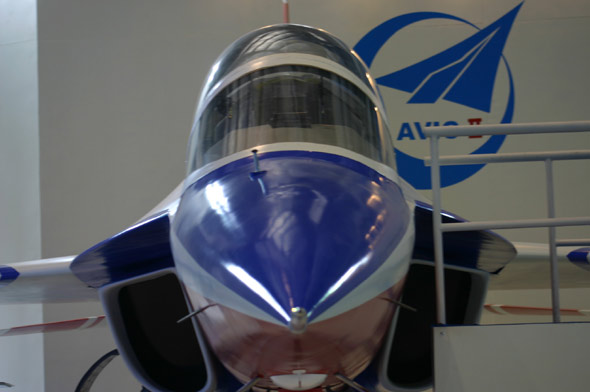 图文：L-15高级教练机正面特写